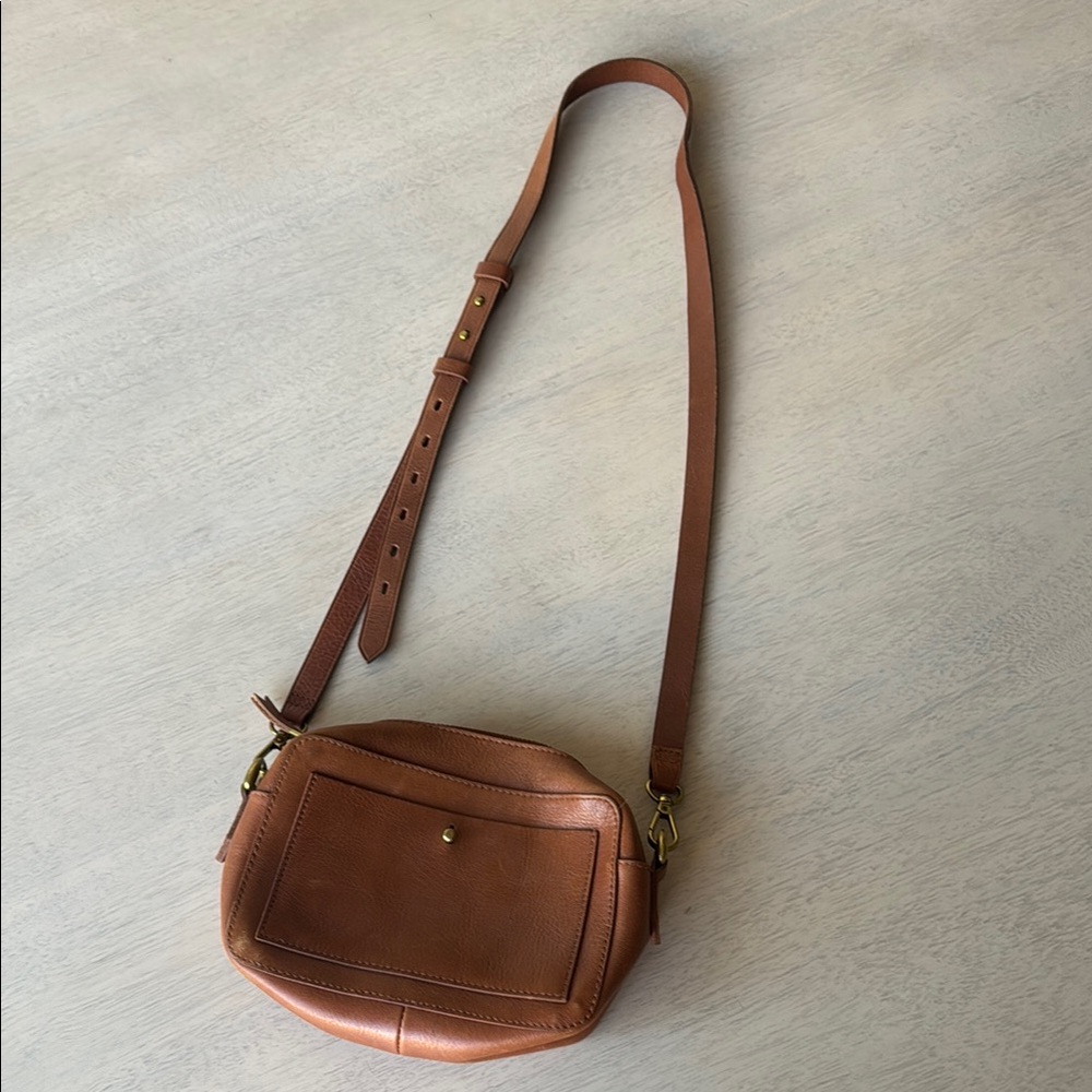 Elegant Tan Leather Crossbody Bag